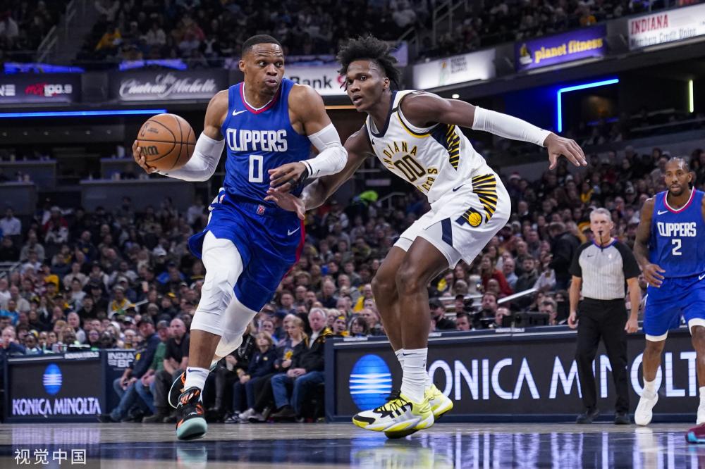 她都展现出 她都展现出